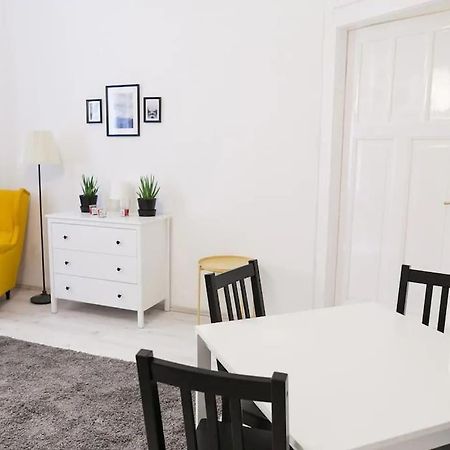 בודפשט Central 30M2 A/C Apartment, 3 Min From Ny Cafe מראה חיצוני תמונה