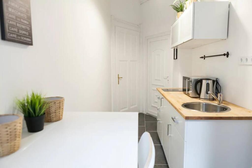 בודפשט Central 30M2 A/C Apartment, 3 Min From Ny Cafe מראה חיצוני תמונה