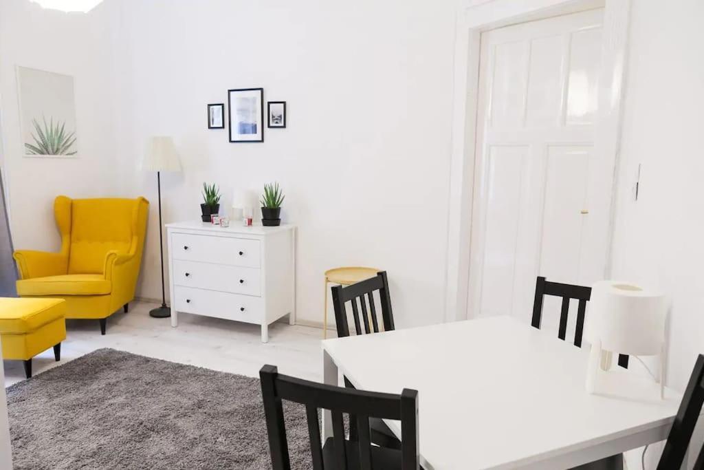 בודפשט Central 30M2 A/C Apartment, 3 Min From Ny Cafe מראה חיצוני תמונה